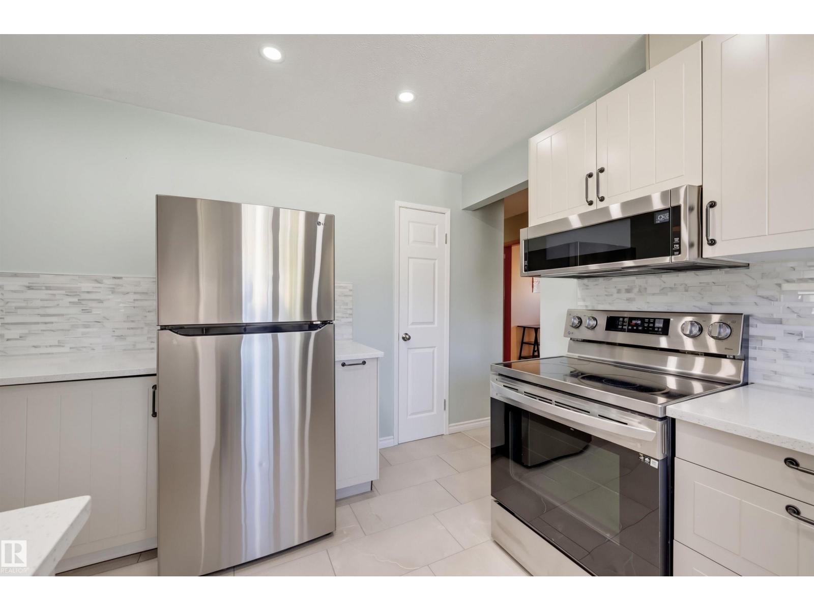 9112 167 ST NW - 16