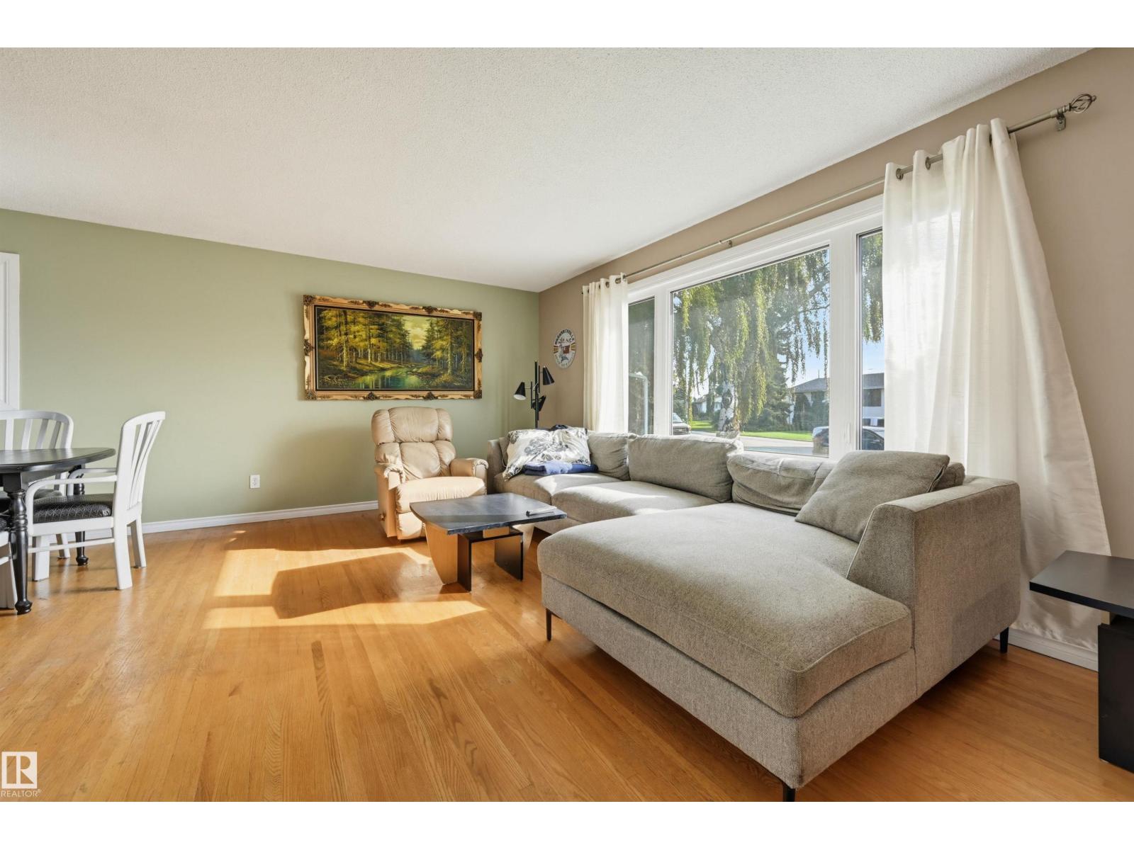 9112 167 ST NW - 4