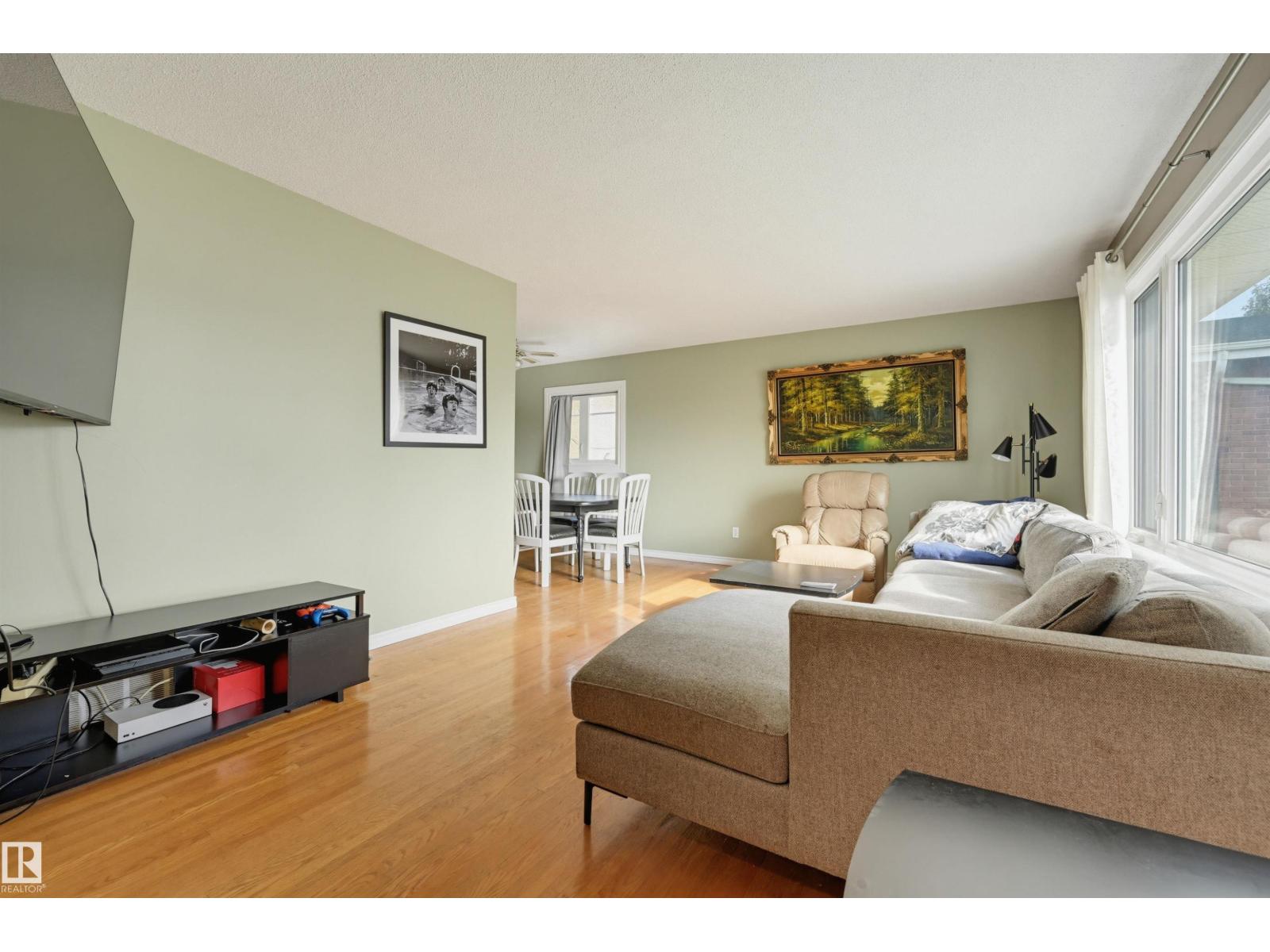 9112 167 ST NW - 5