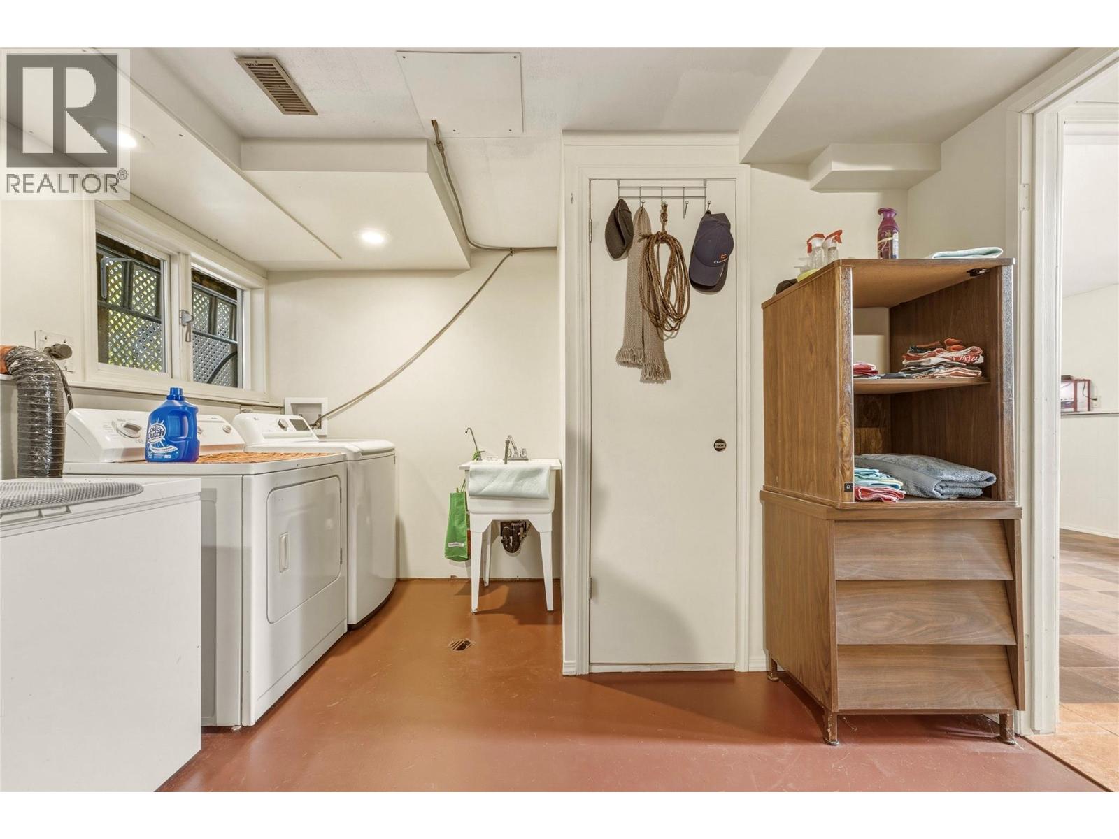  3304 Sidney Crescent, Spallumcheen