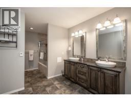 Kitchen - 3510 Gates Road, West Kelowna, BC V4T1A2 Photo 17
