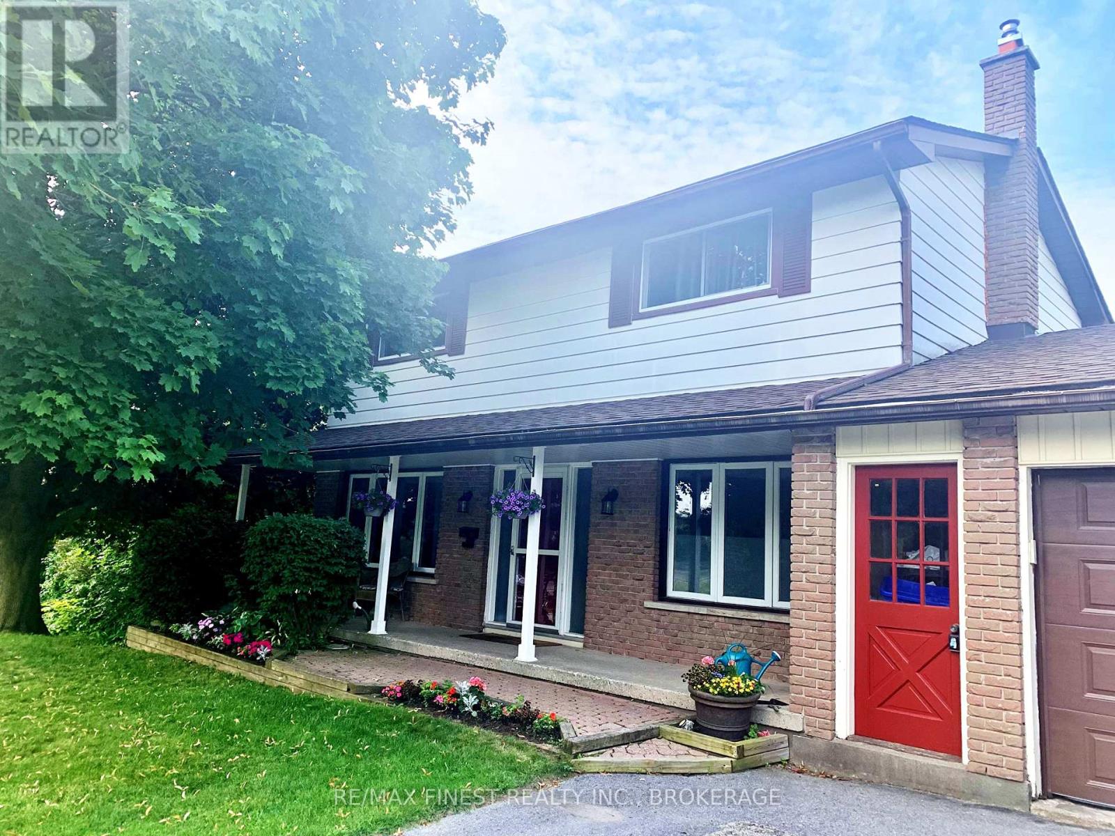 1043 LINCOLN DRIVE - 1