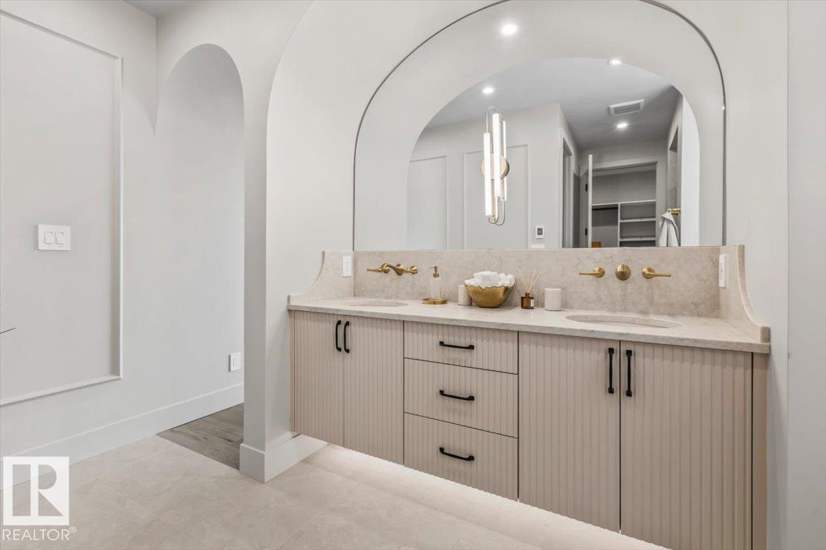 8 JARDIN PL - 33