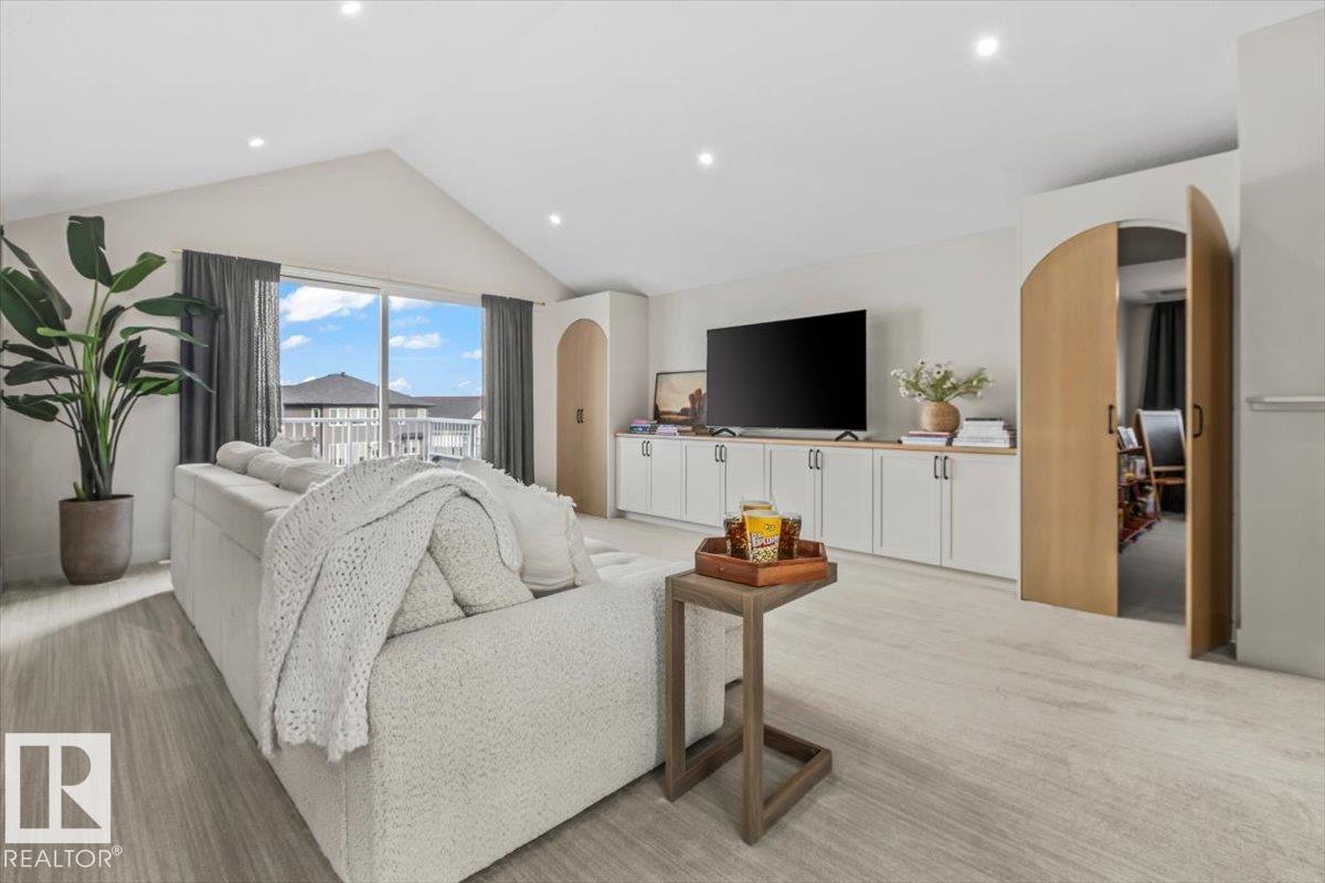 8 JARDIN PL - 37