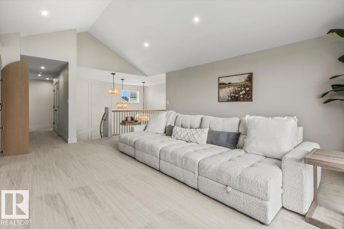 8 JARDIN PL - 39