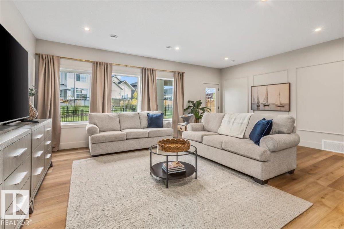 8 JARDIN PL - 53