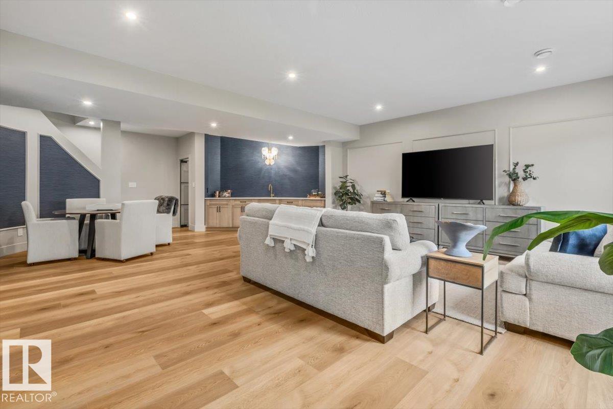 8 JARDIN PL - 55