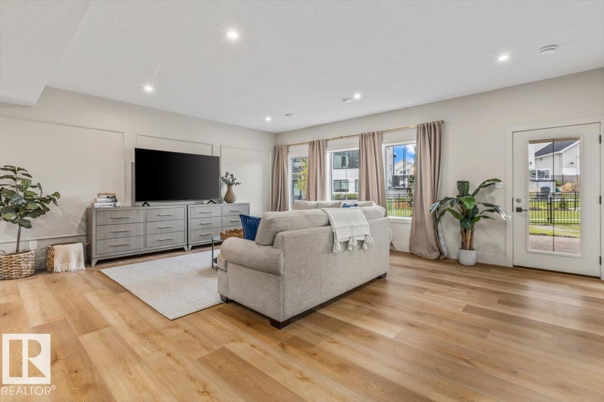 8 JARDIN PL - 56