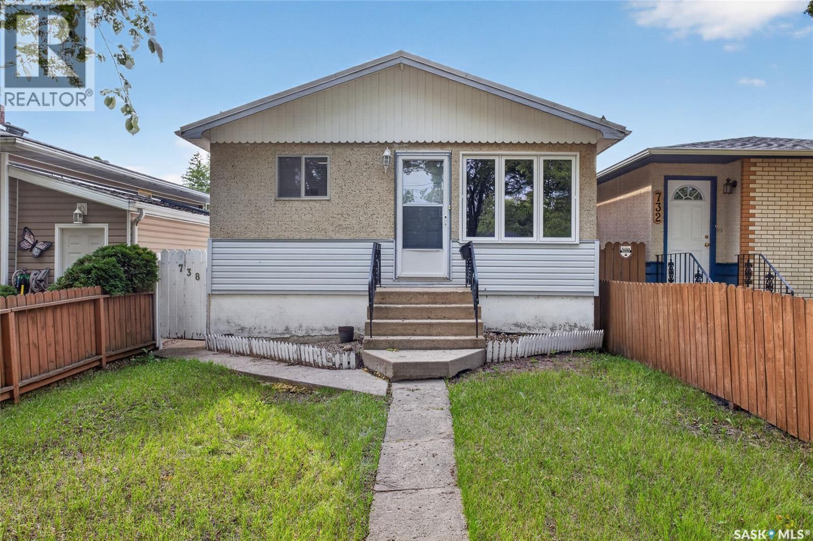738 Queen STREET - 1
