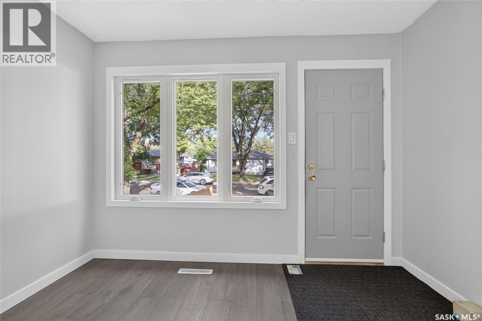 738 Queen STREET - 10