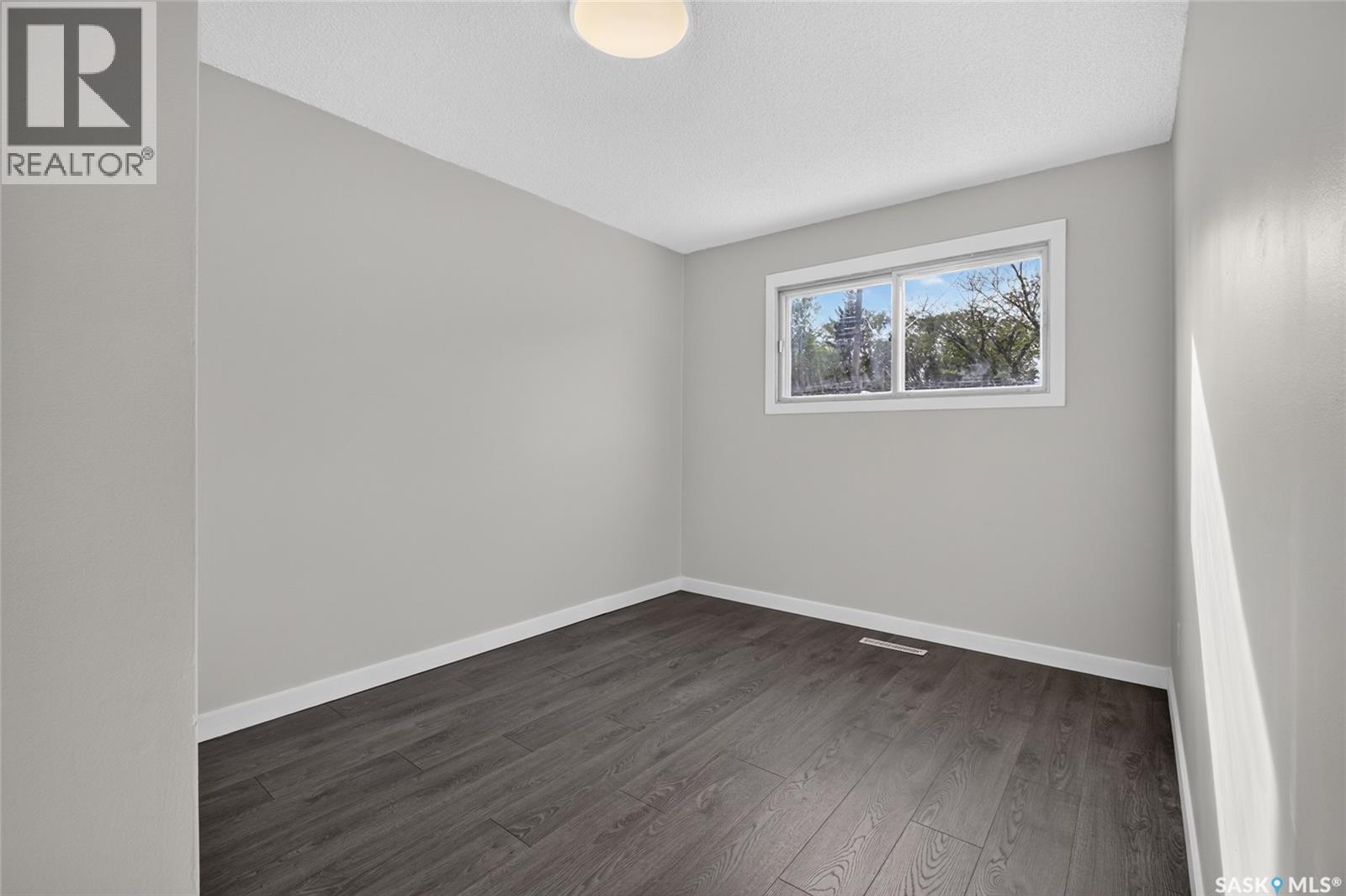738 Queen STREET - 14