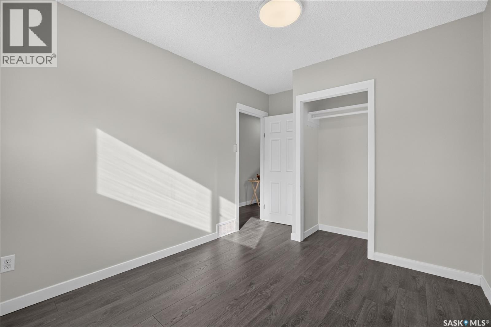 738 Queen STREET - 15
