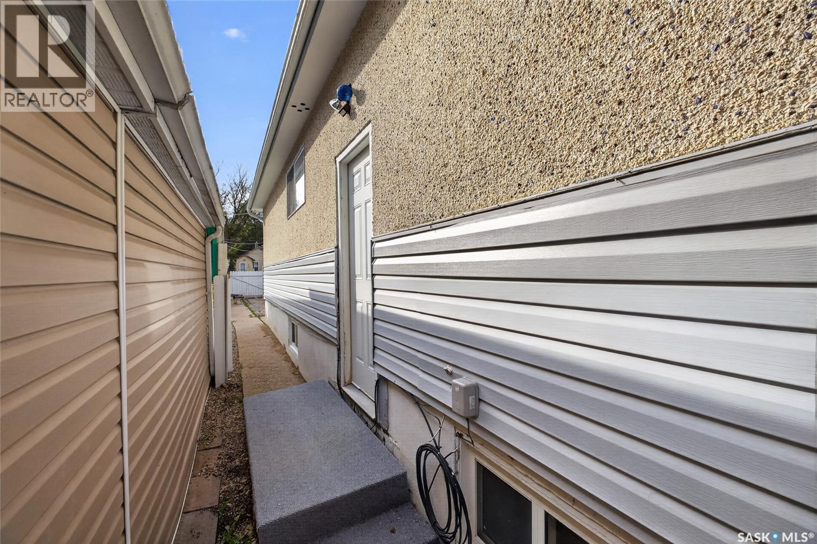 738 Queen STREET, Regina — photo 2
