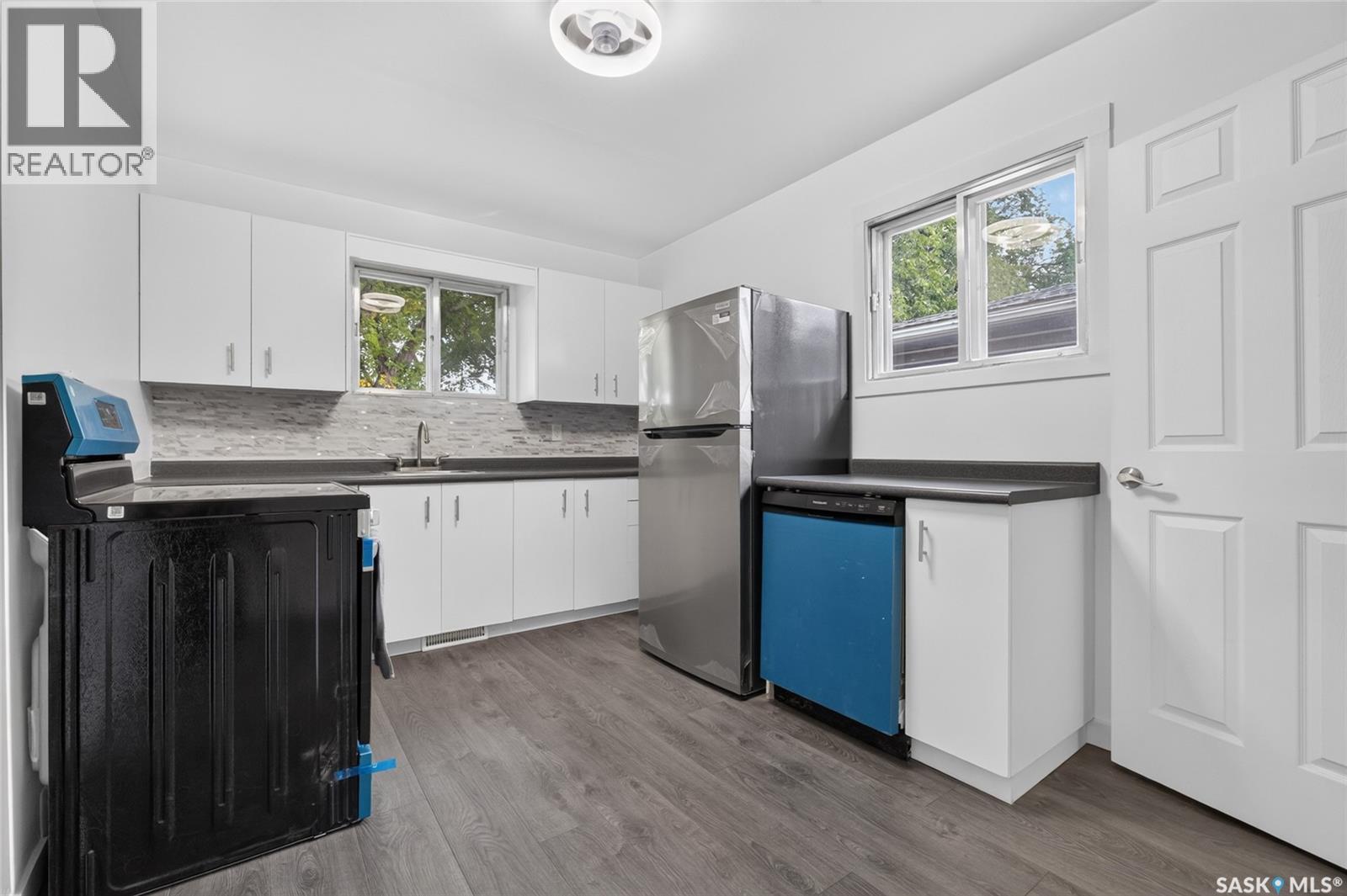 738 Queen STREET - 20