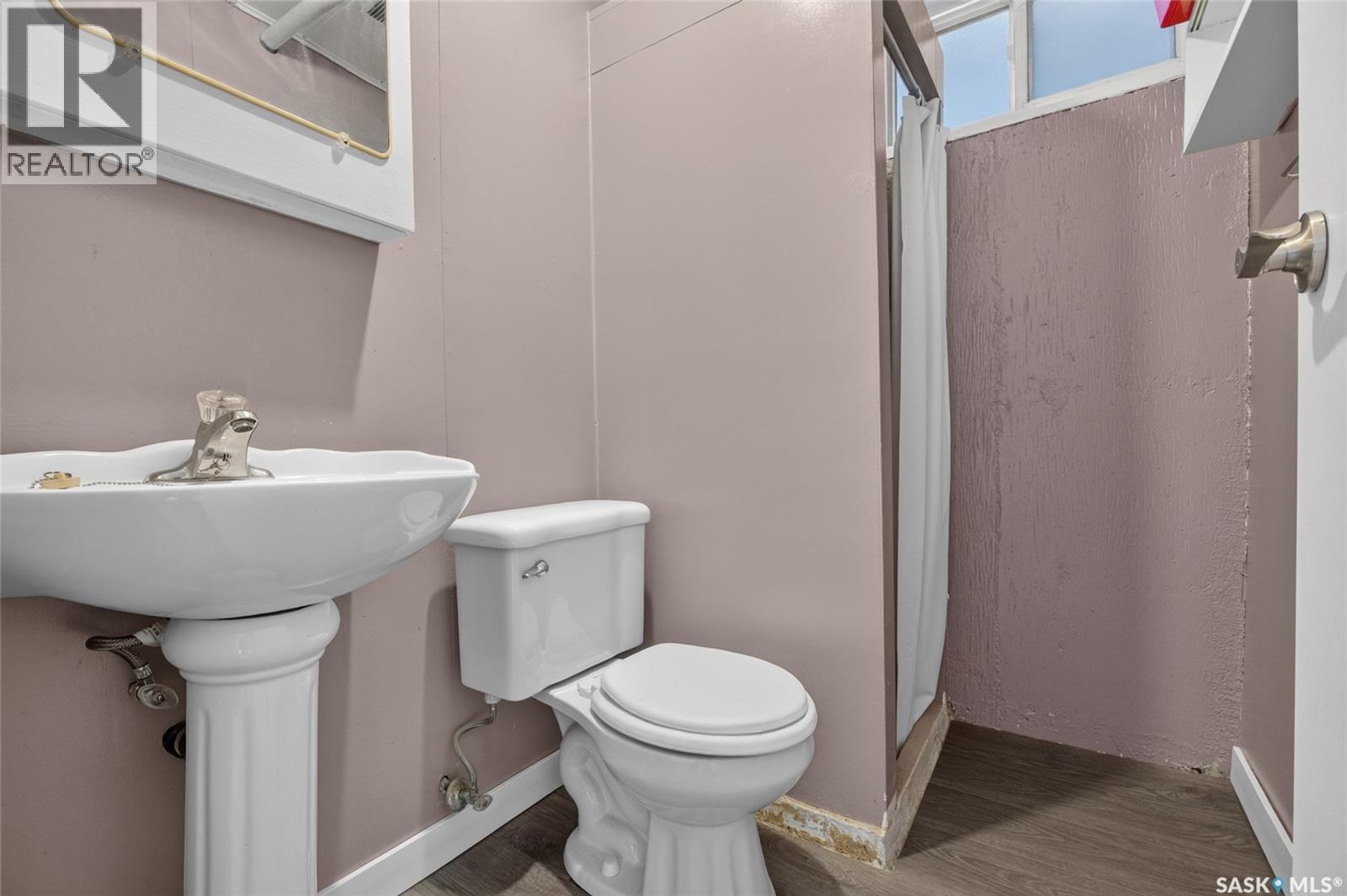 738 Queen STREET - Image 25