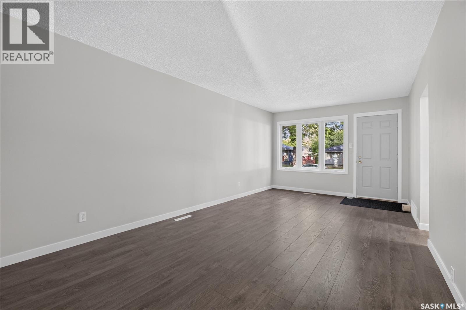 738 Queen STREET - 9