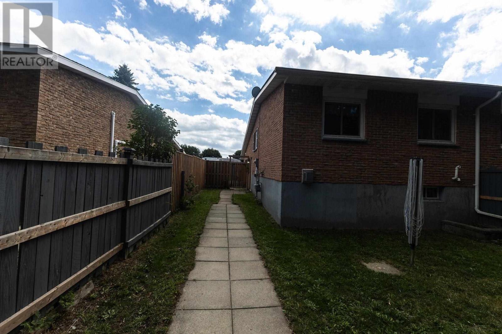 58 Cambridge PL - 45