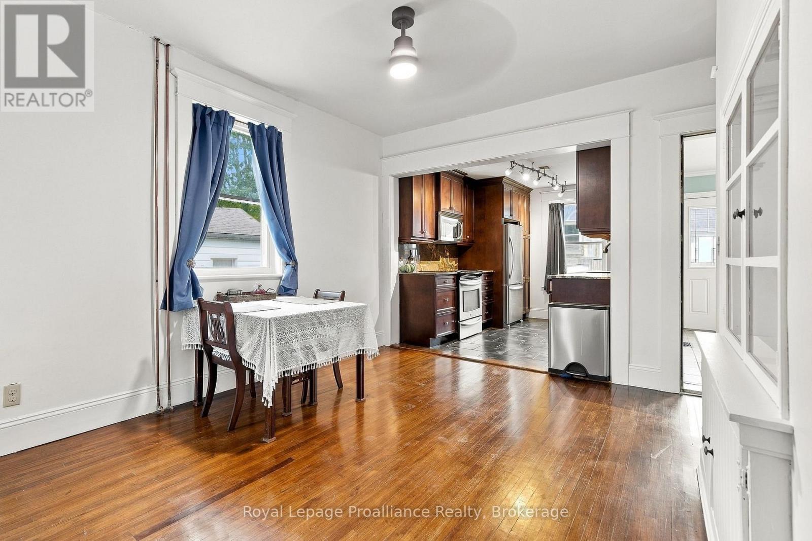31 GROVE STREET - 15