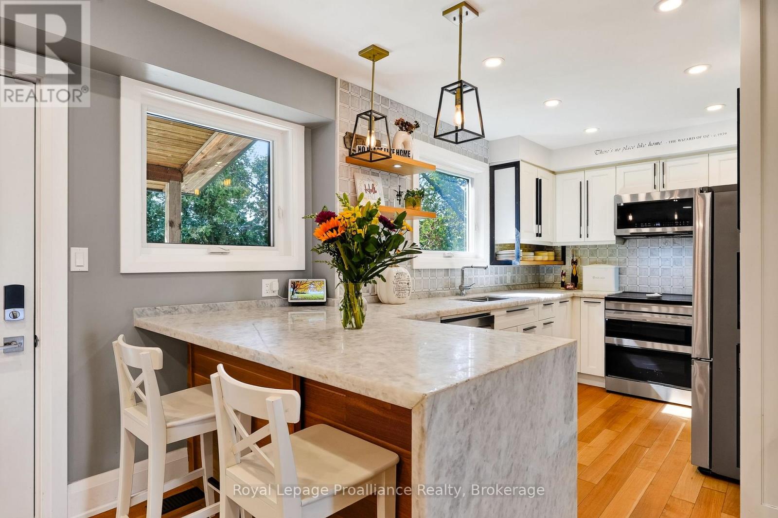 5 CARLETON BOULEVARD - 11