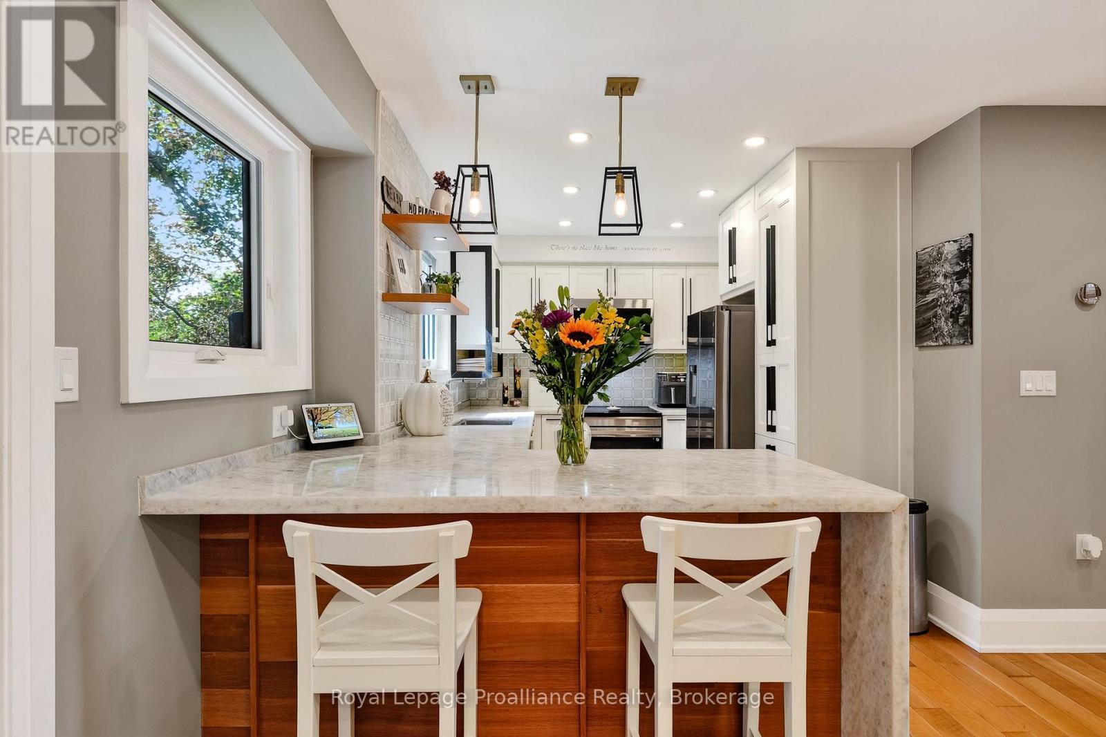 5 CARLETON BOULEVARD - 16