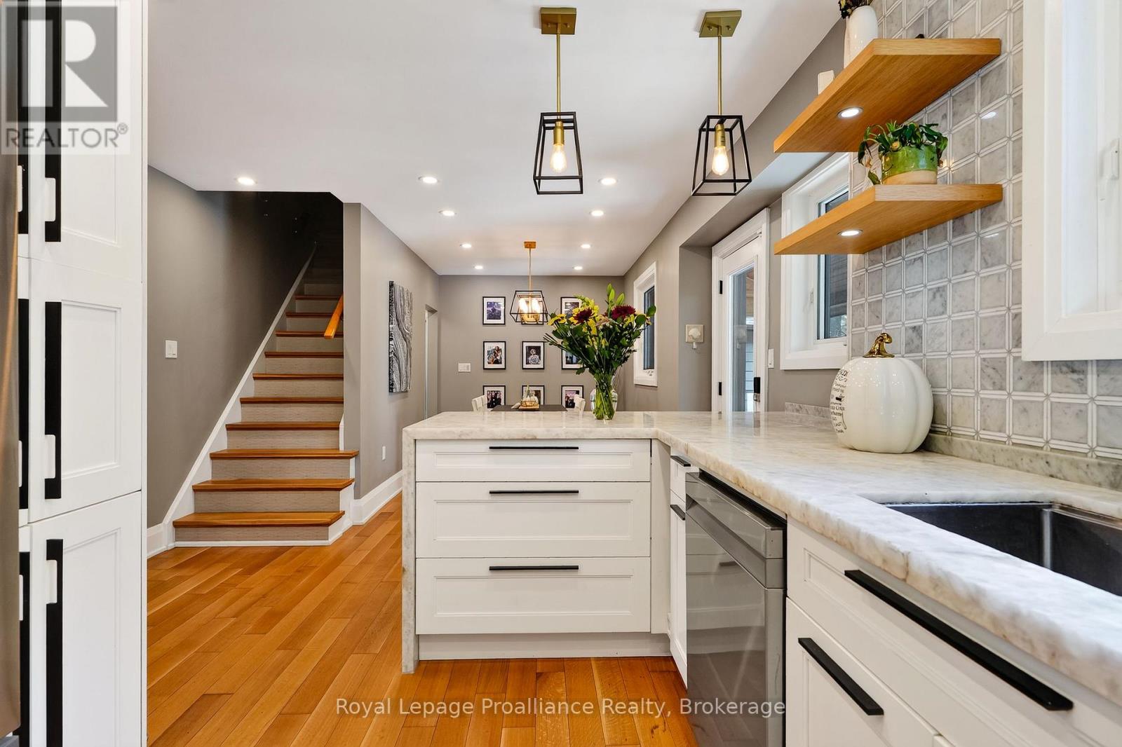 5 CARLETON BOULEVARD - 17