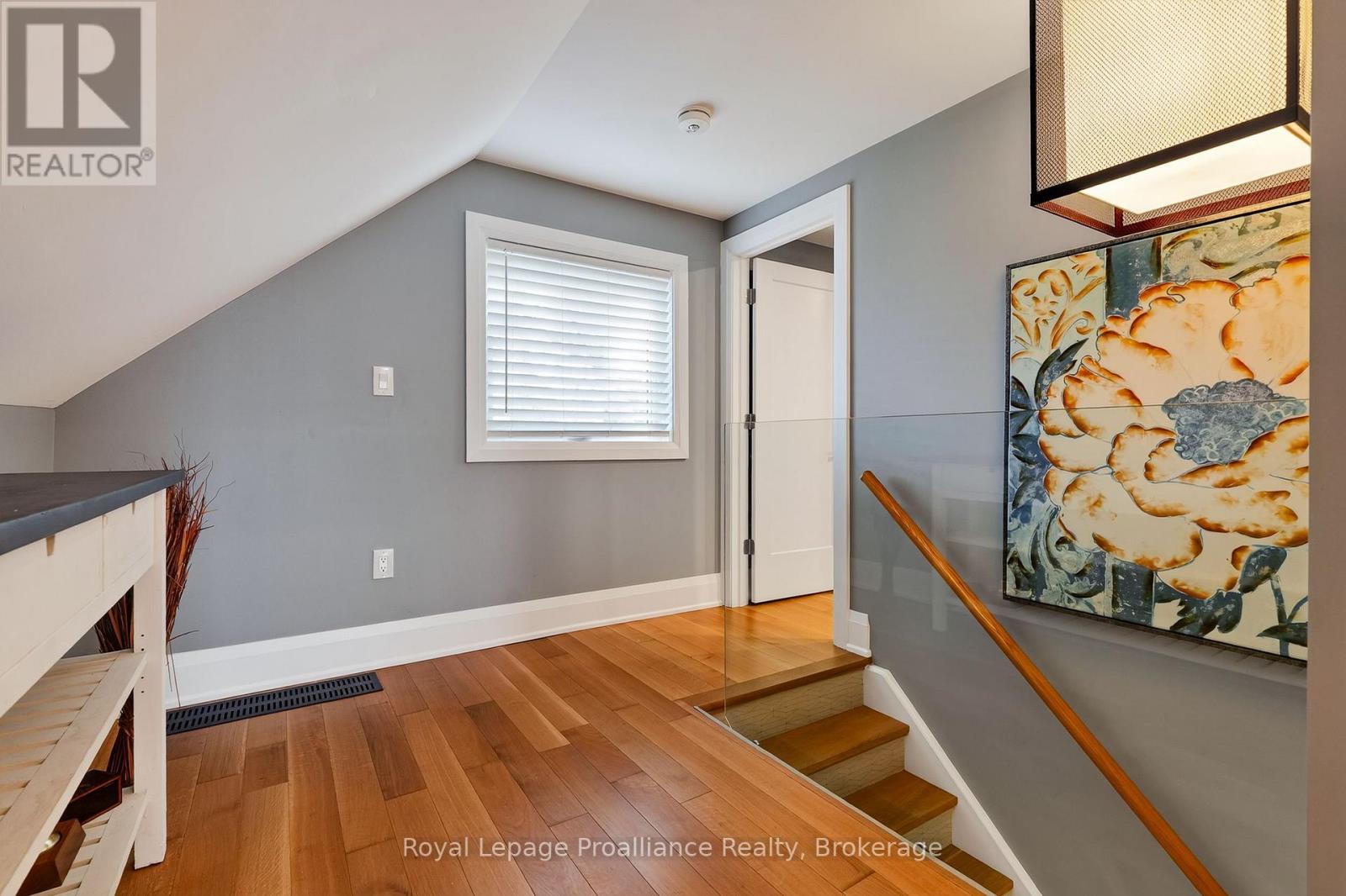 5 CARLETON BOULEVARD - 22