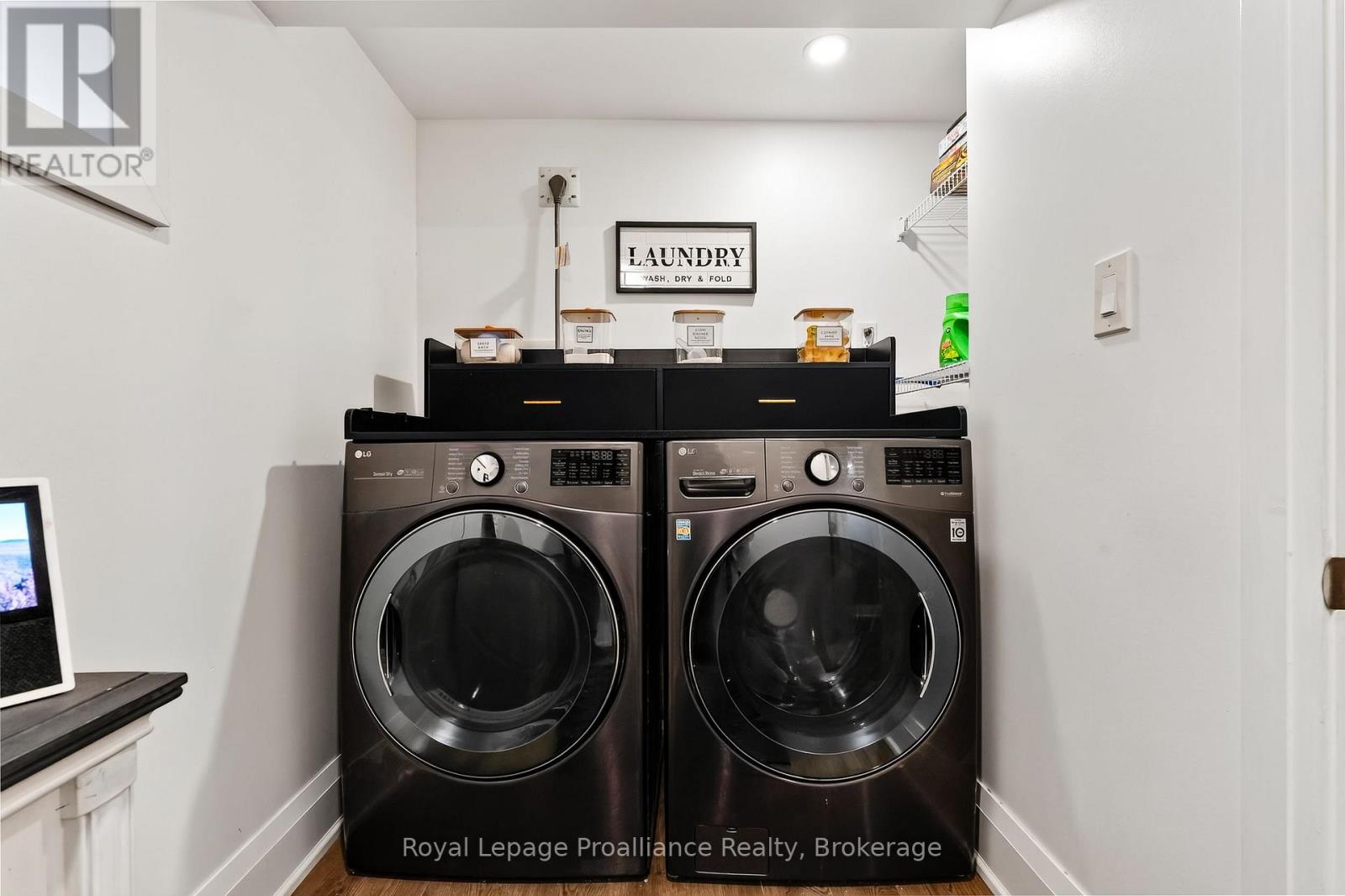 5 CARLETON BOULEVARD - 29