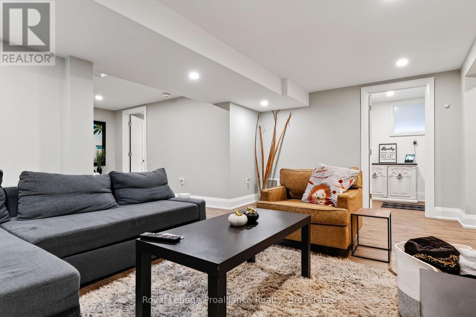 5 CARLETON BOULEVARD - 32