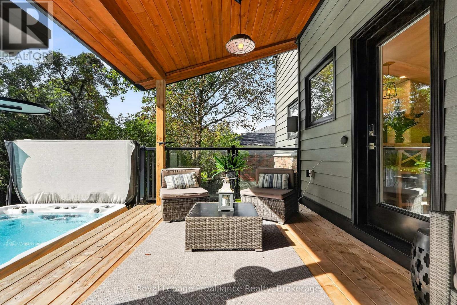 5 CARLETON BOULEVARD - 35