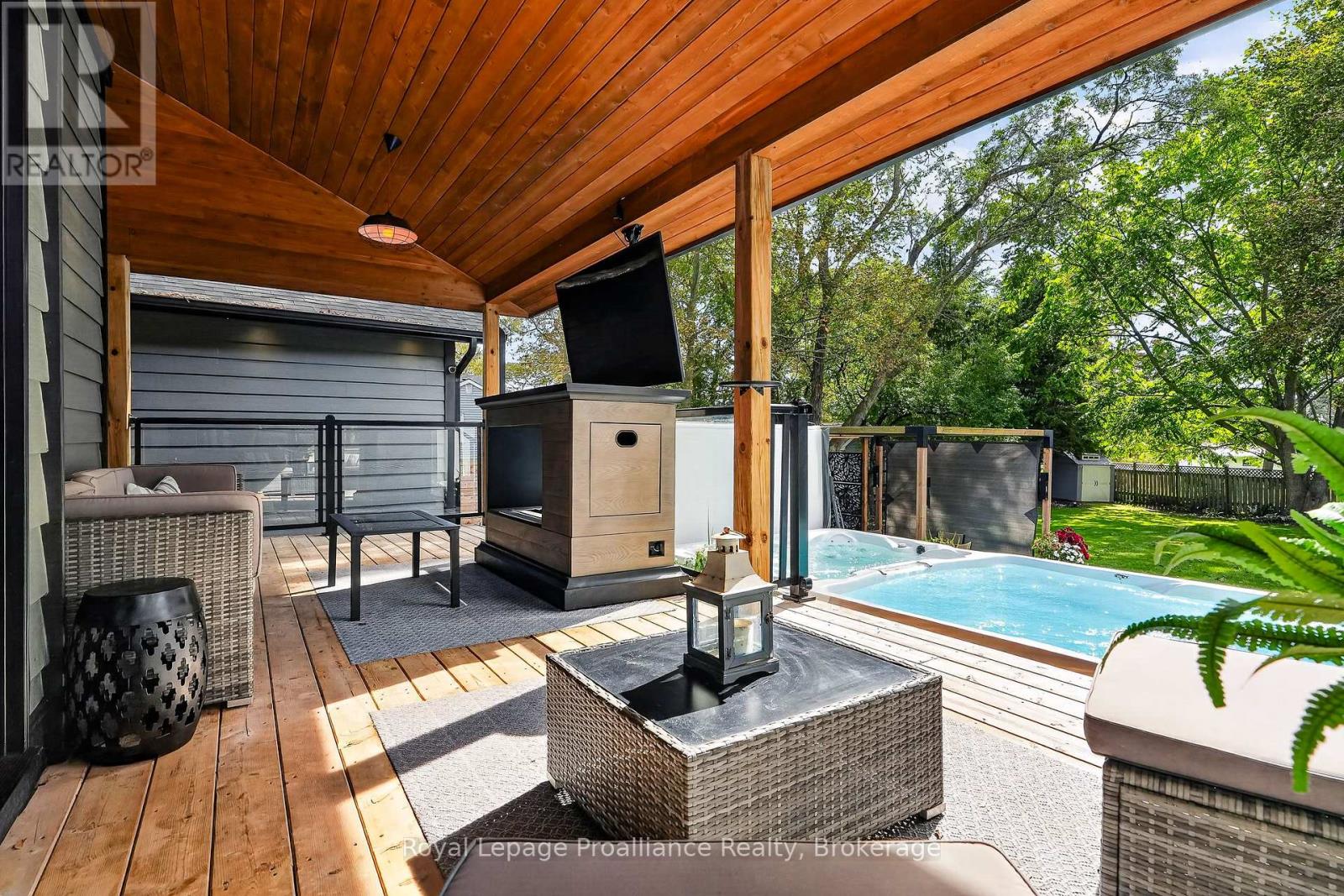 5 CARLETON BOULEVARD - 41