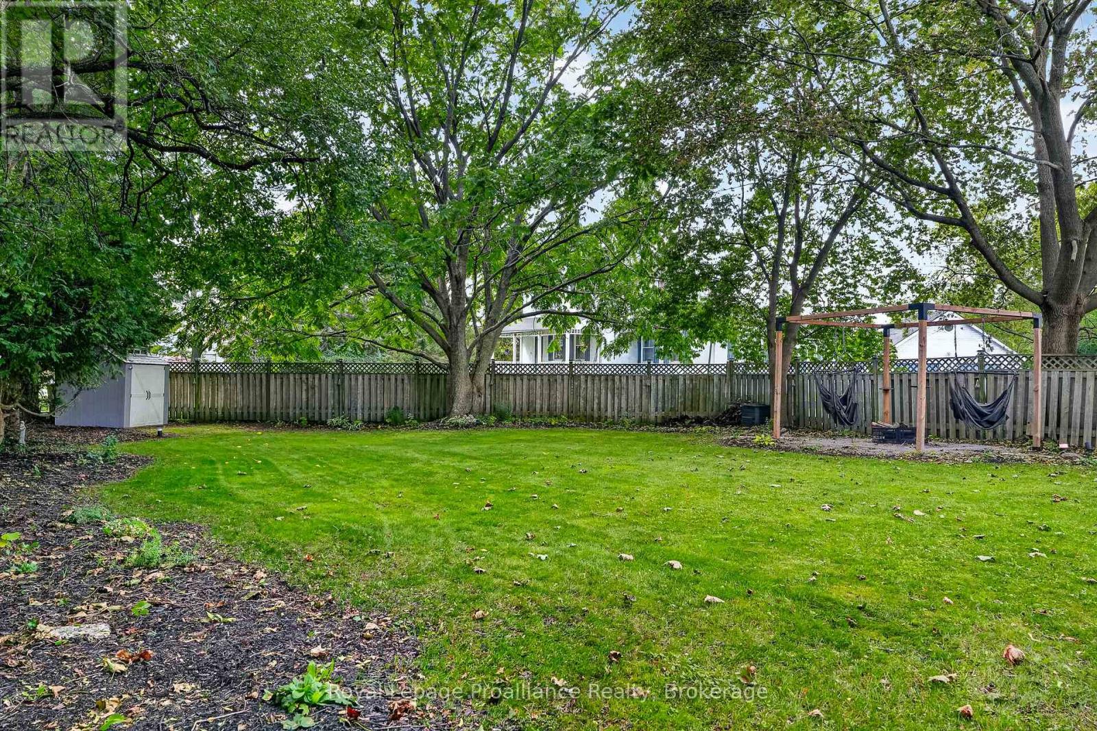 5 CARLETON BOULEVARD - 42
