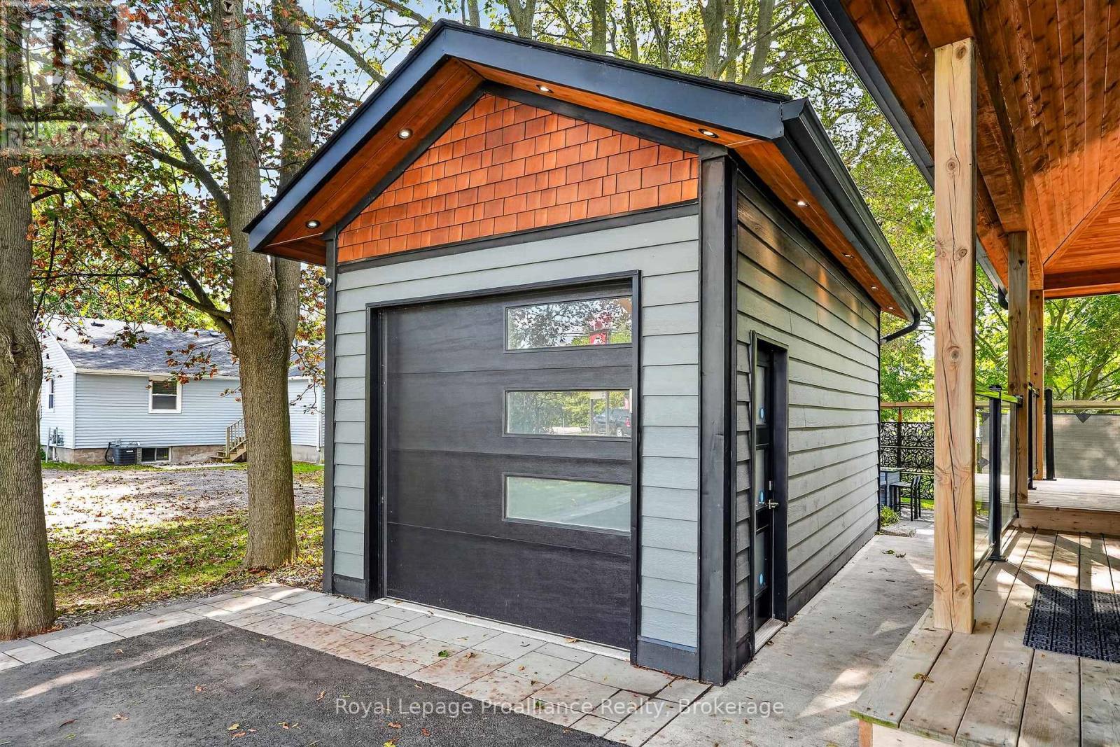 5 CARLETON BOULEVARD - 43