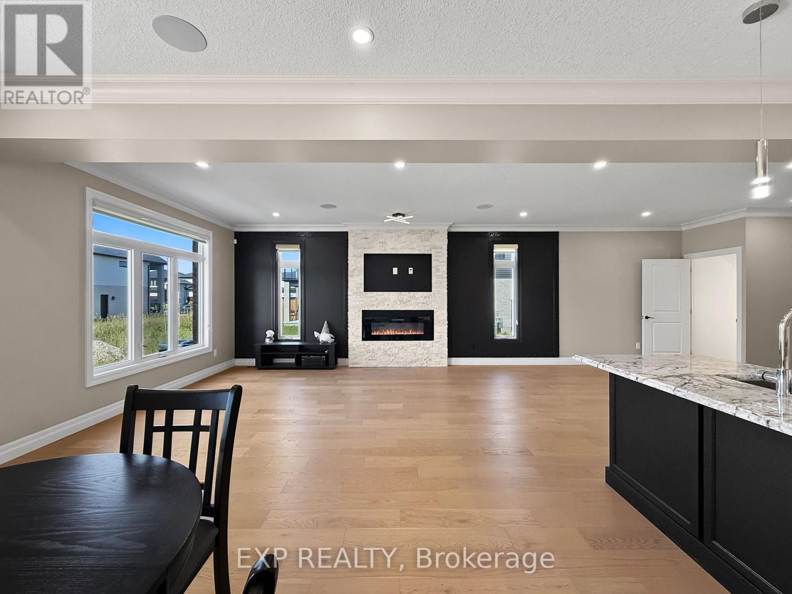 3833 CAMPBELL STREET N - 11