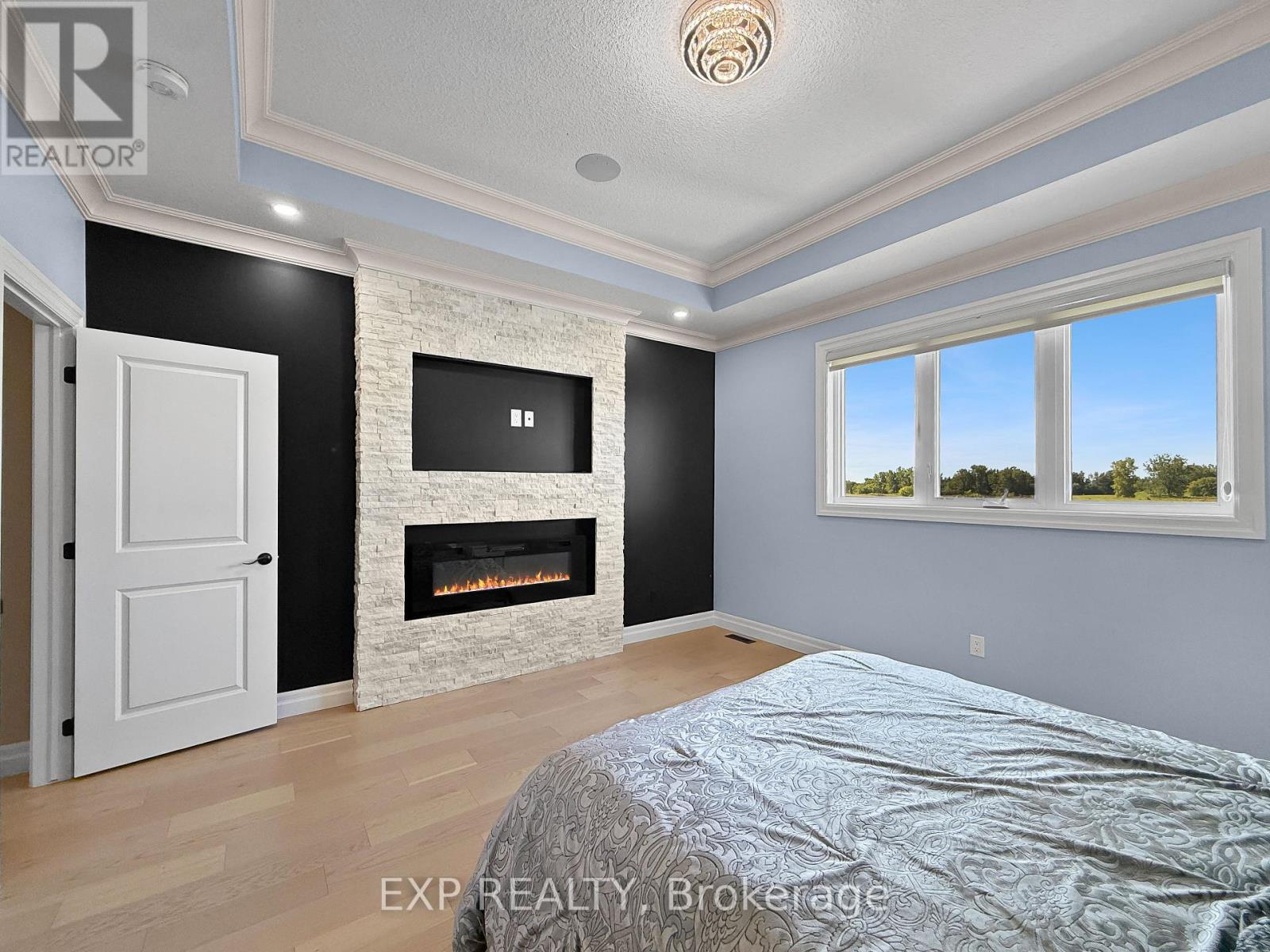 3833 CAMPBELL STREET N - 24