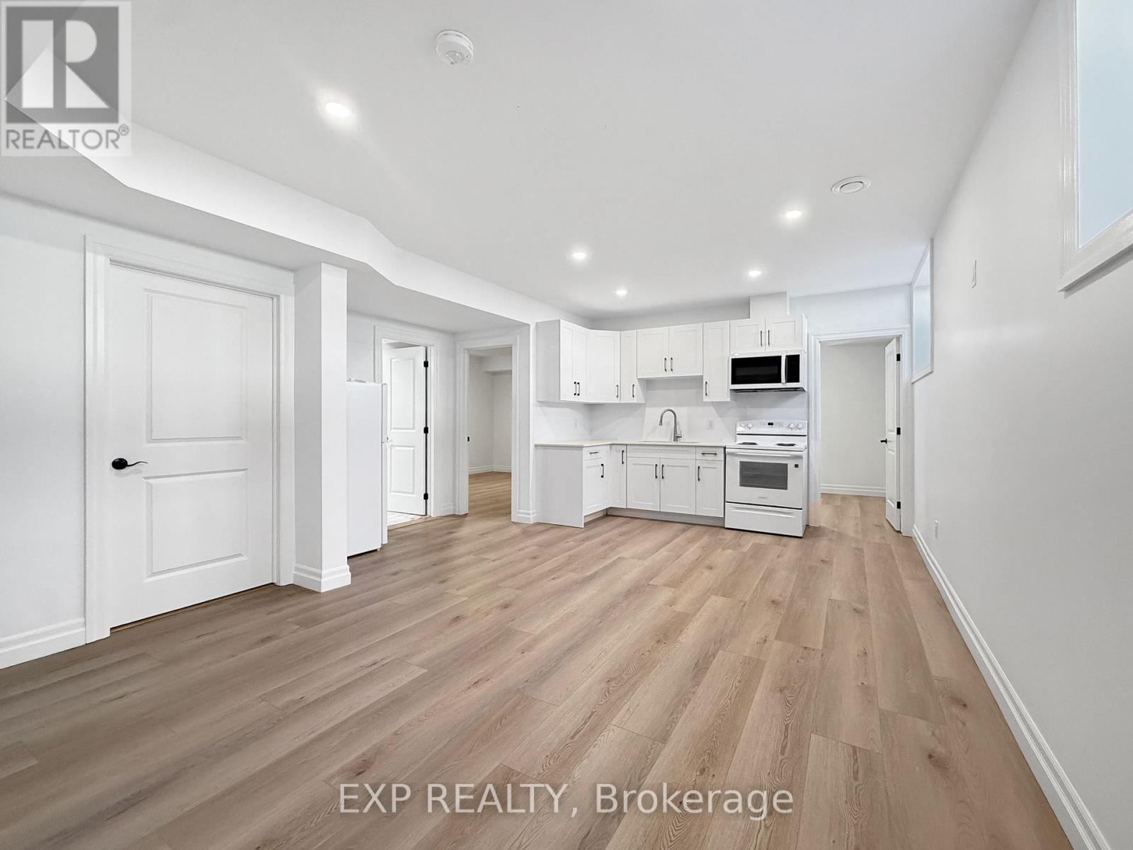 3833 CAMPBELL STREET N - 33