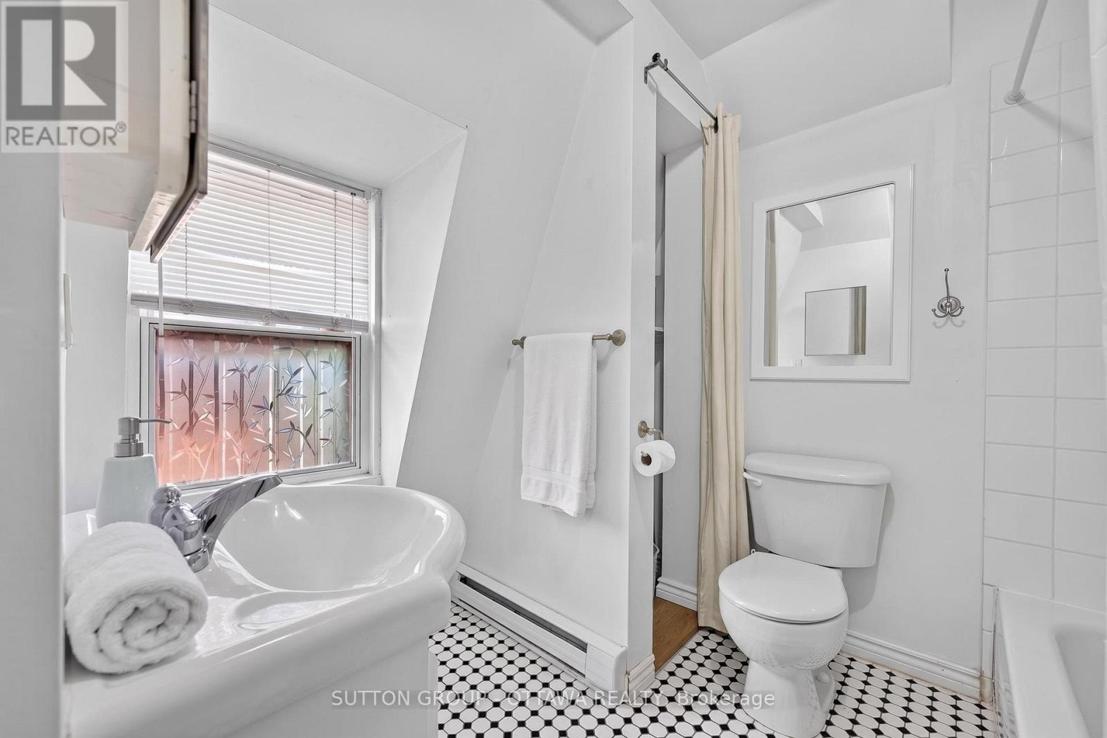 438 LEWIS STREET - 29