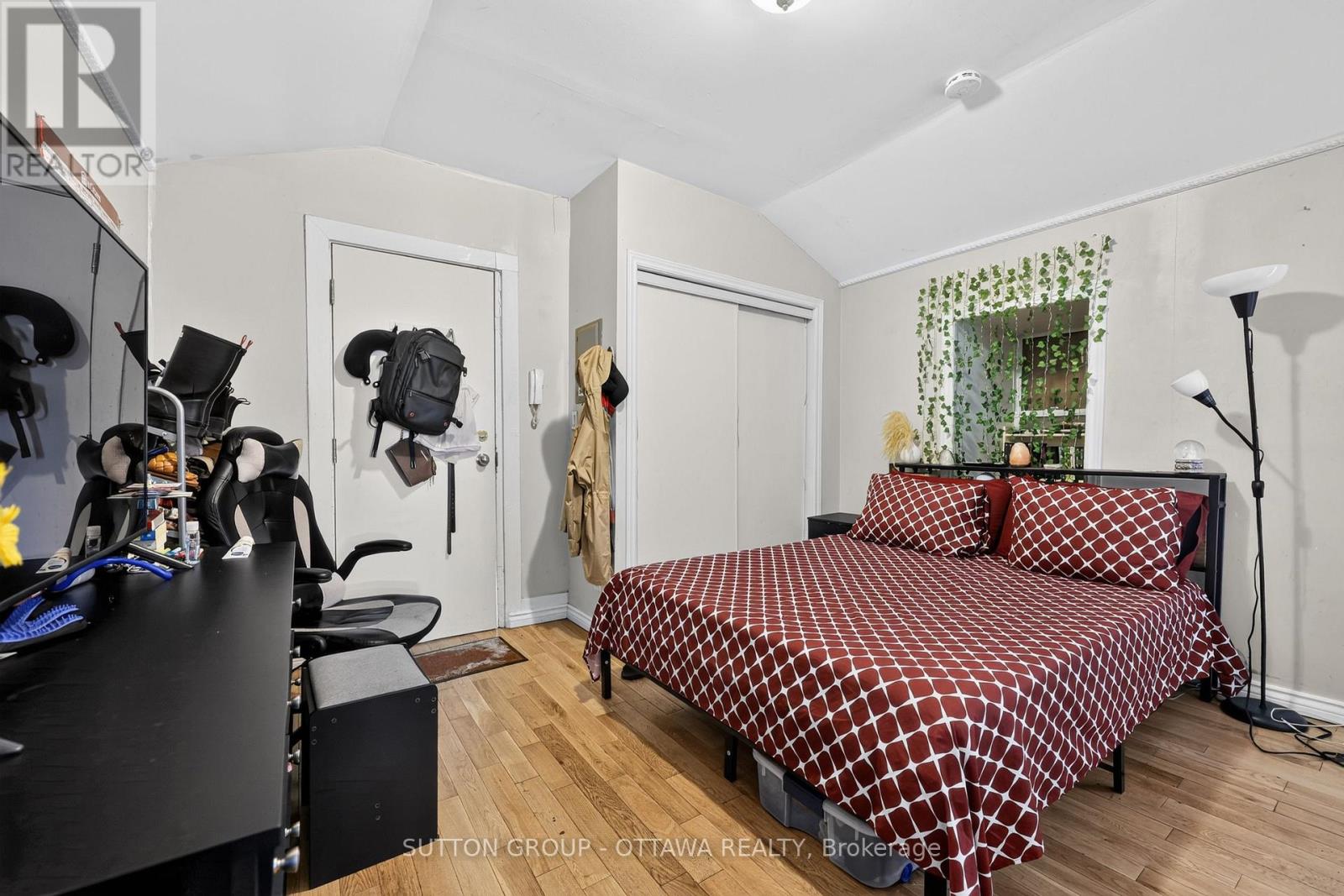 438 LEWIS STREET - 32