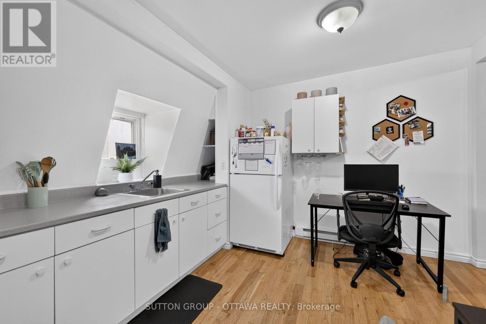 438 LEWIS STREET - 23