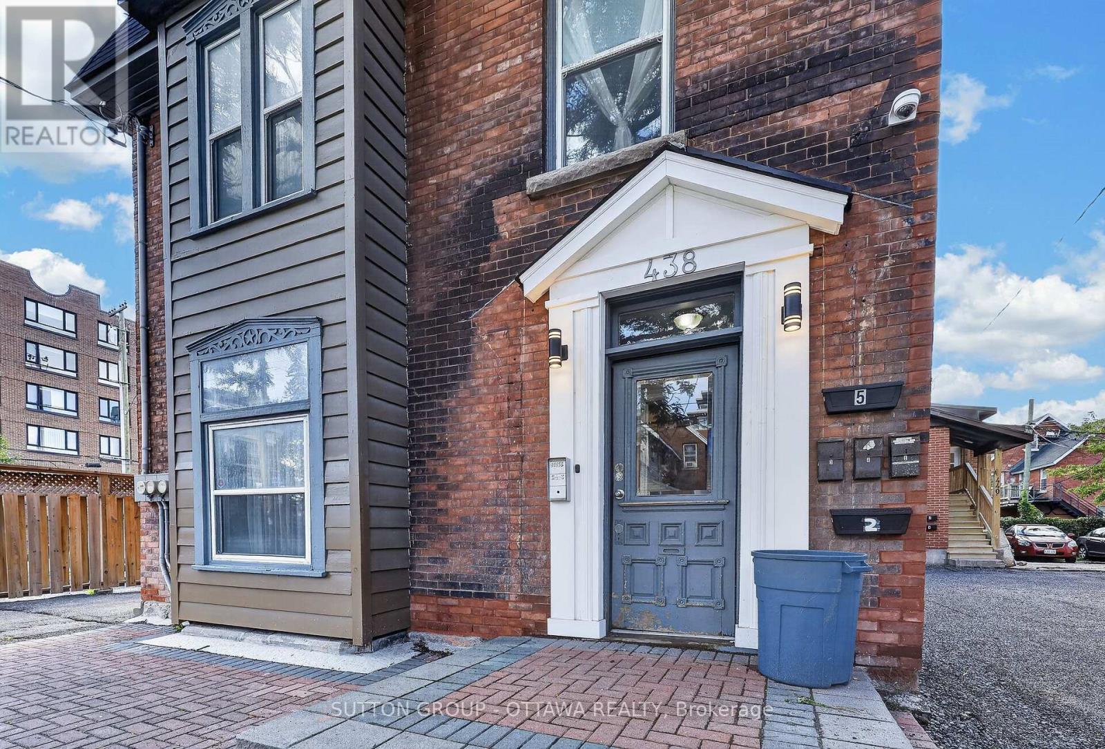 438 LEWIS STREET - 5