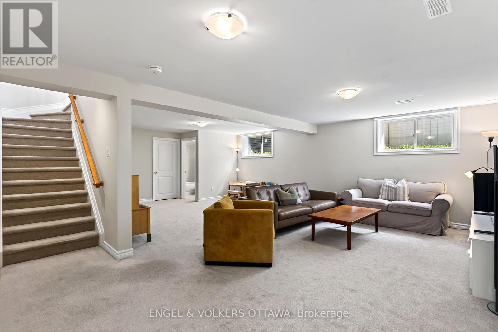 920 LUCERNE DRIVE - 32