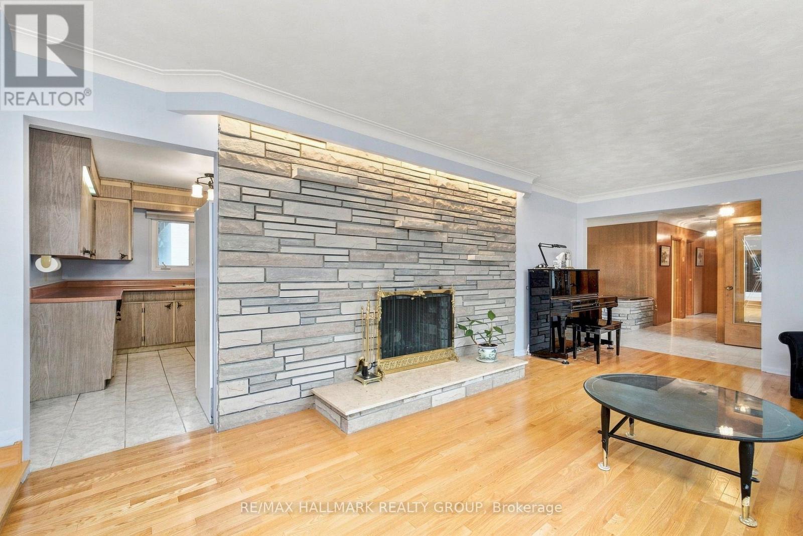 3 Bed, 2 Bath House for Sale in Ottawa – 855 MOUNTAINVIEW AVENUE, Ottawa – MLS# X13773504 - Image 11