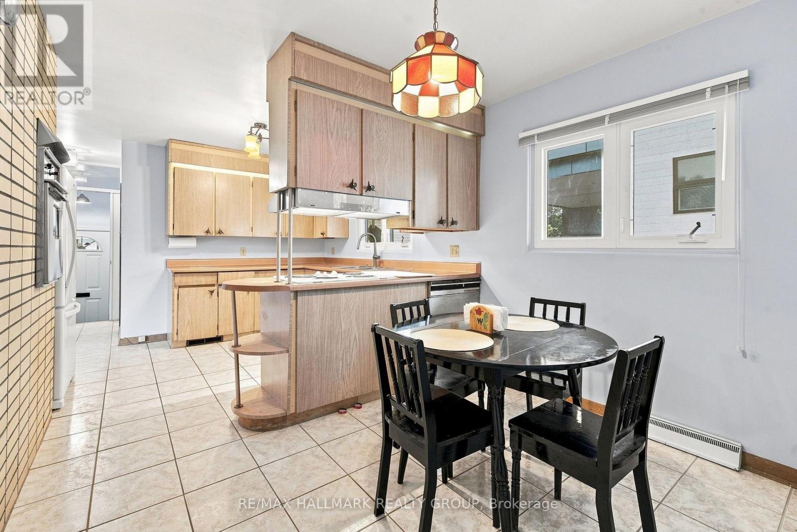 3 Bed, 2 Bath House for Sale in Ottawa – 855 MOUNTAINVIEW AVENUE, Ottawa – MLS# X13773504 - Image 16