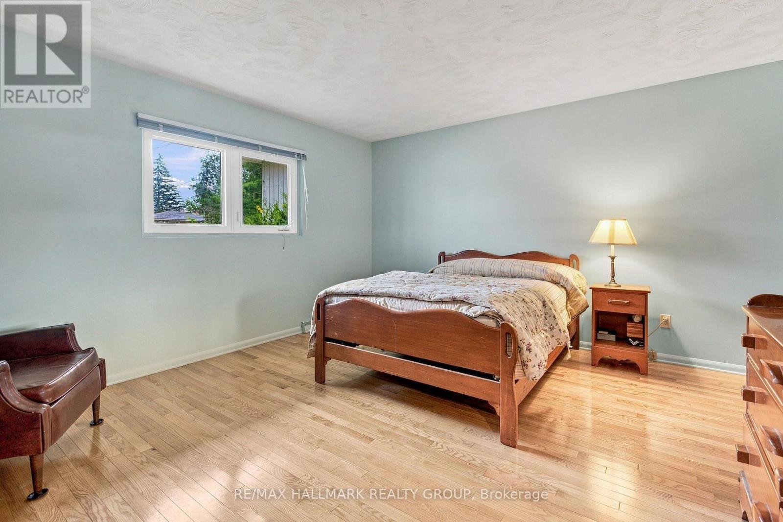 3 Bed, 2 Bath House for Sale in Ottawa – 855 MOUNTAINVIEW AVENUE, Ottawa – MLS# X13773504 - Image 23