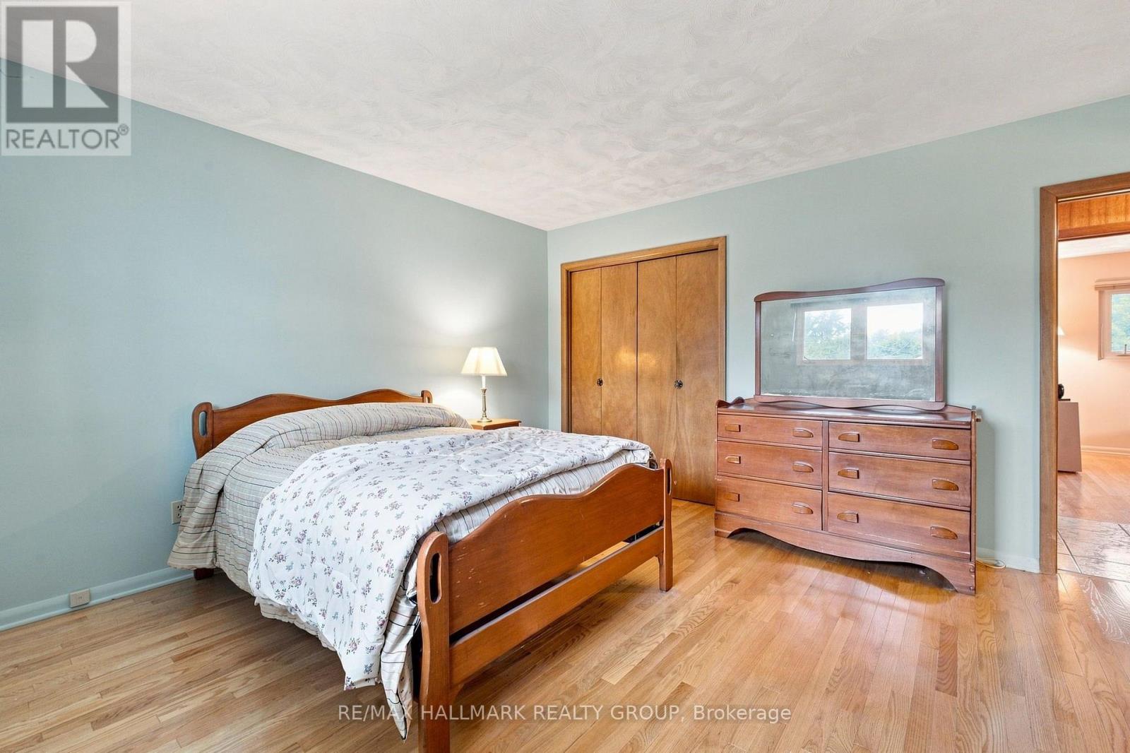 3 Bed, 2 Bath House for Sale in Ottawa – 855 MOUNTAINVIEW AVENUE, Ottawa – MLS# X13773504 - Image 24