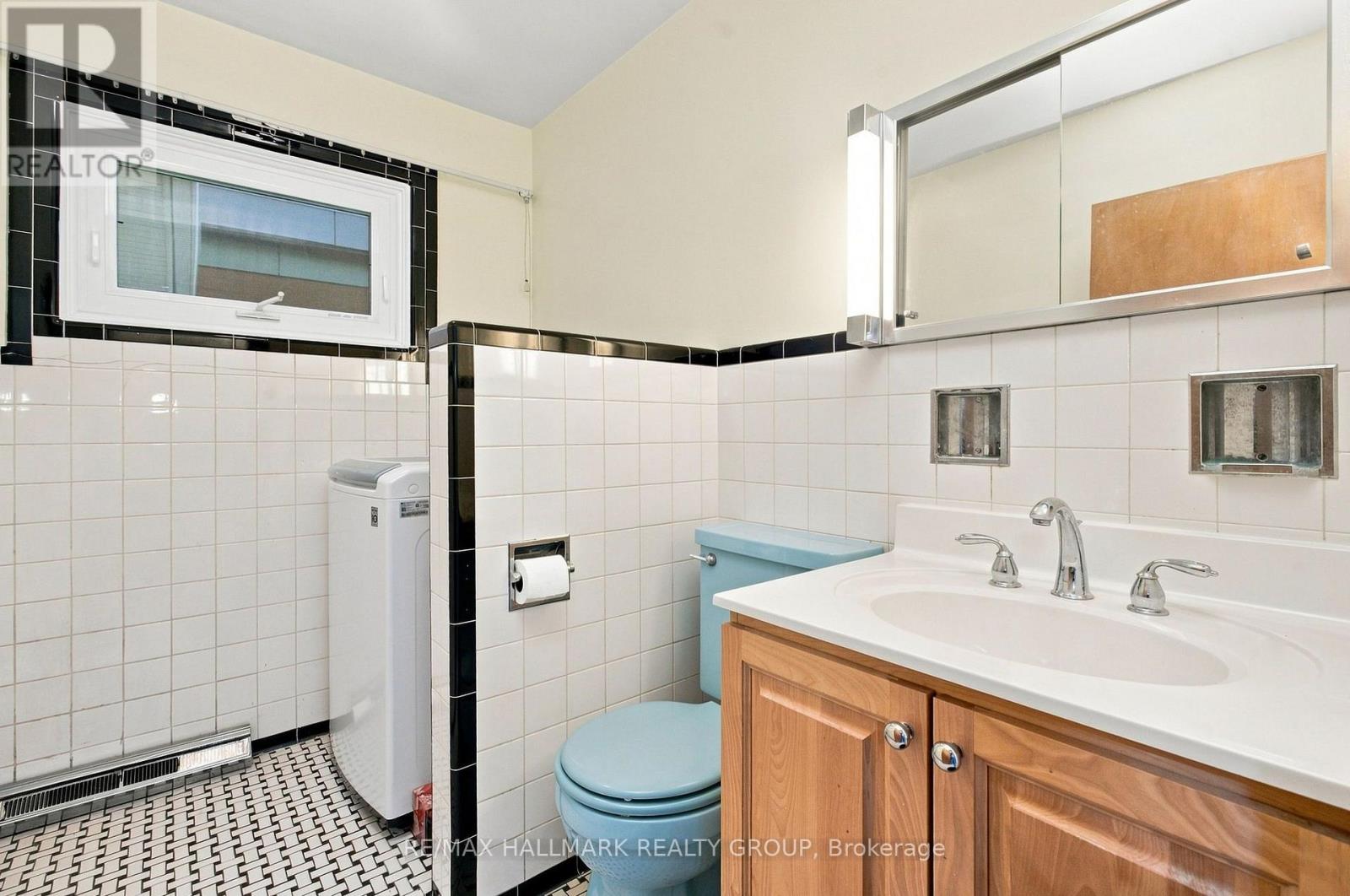 3 Bed, 2 Bath House for Sale in Ottawa – 855 MOUNTAINVIEW AVENUE, Ottawa – MLS# X13773504 - Image 28