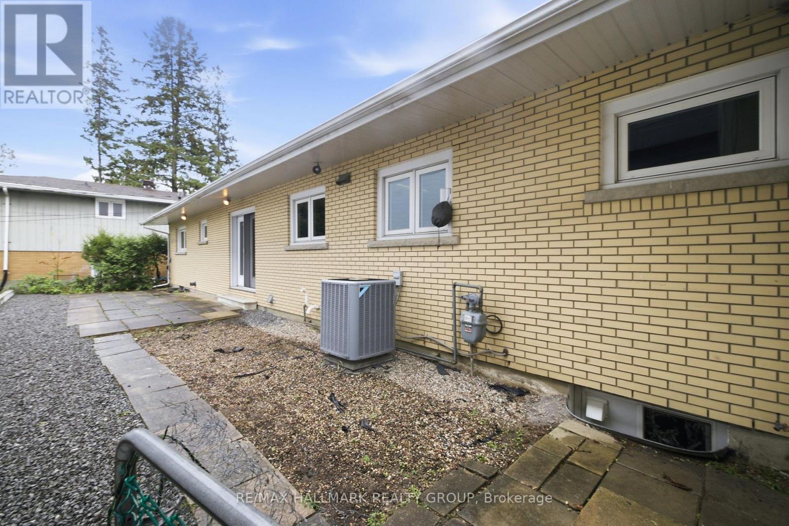 3 Bed, 2 Bath House for Sale in Ottawa – 855 MOUNTAINVIEW AVENUE, Ottawa – MLS# X13773504 - Image 35