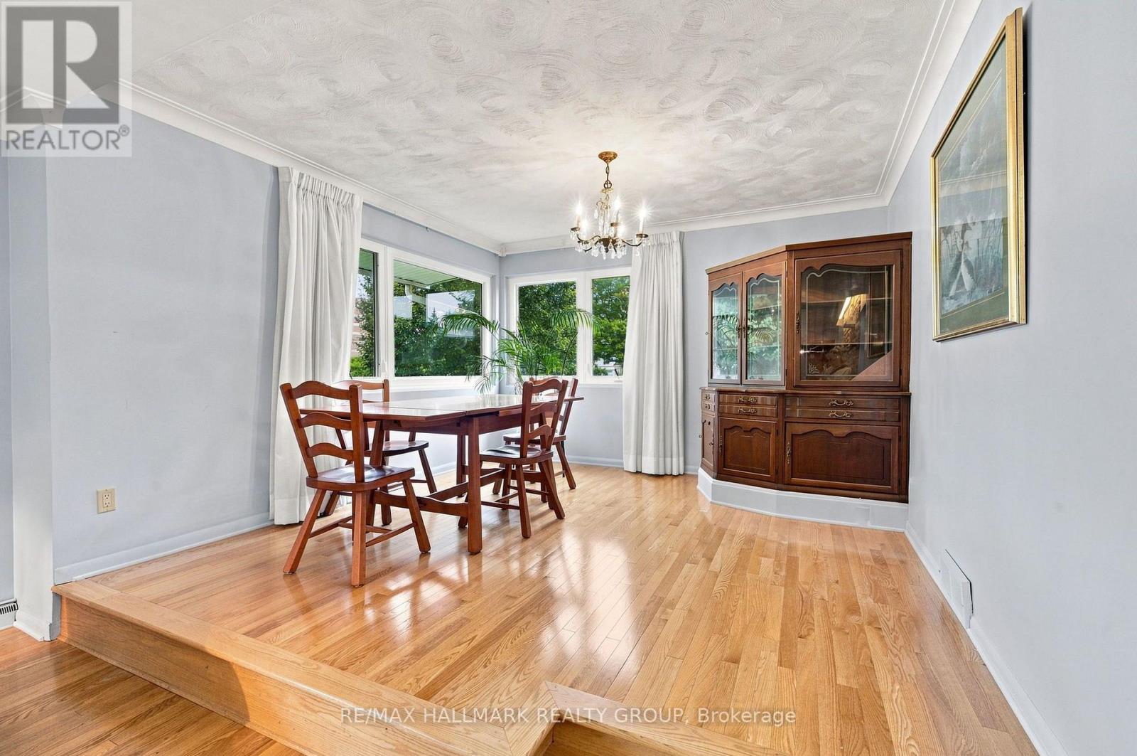 3 Bed, 2 Bath House for Sale in Ottawa – 855 MOUNTAINVIEW AVENUE, Ottawa – MLS# X13773504 - Image 9