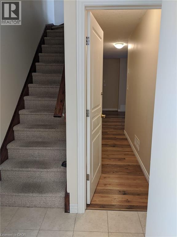 2 WHITEHAVEN Lane, Kitchener — photo 3