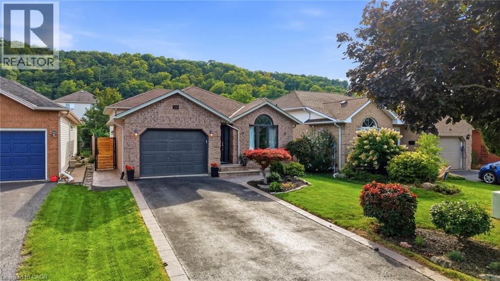 28 COLONIAL Crescent, Grimsby — photo 4