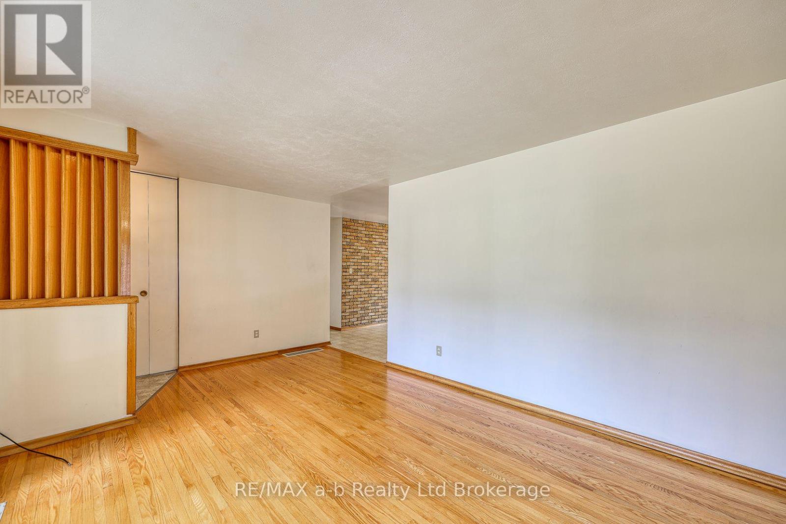 26 GLENN AVENUE - 18